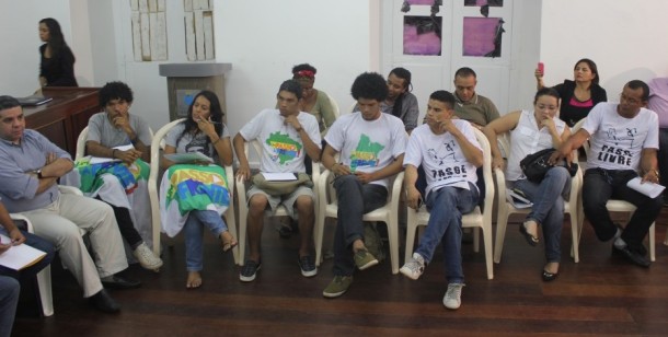 ‘Líderes’ ouvem Edivaldo. Entre eles, Marcony Edson (canto direito), ‘voz’ na reunião apesar de MPL estar desativado em São Luís. Foto: Divulgação