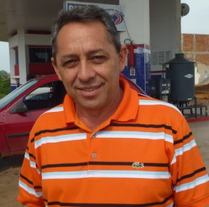 Na gestão de Juran Carvalho, recursos do Fundeb vão parar nos tanques dos poucos carros da prefeitura. Foto: Reprodução