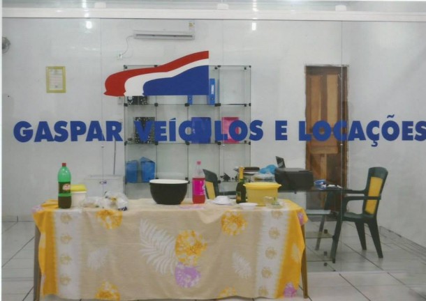 Pequena sala onde funciona a récem-inaugurada Gaspar Júnior, contratada por mais de R$ 2 milhões pelo amigo-prefeito. Foto: Reprodução / Facebook