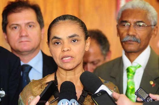 A ex-senadora Marina Silva, ladeada dos deputados federais que mais parecem seguranças, Simplício Araújo e Domingos Dutra. Foto: Divulgação