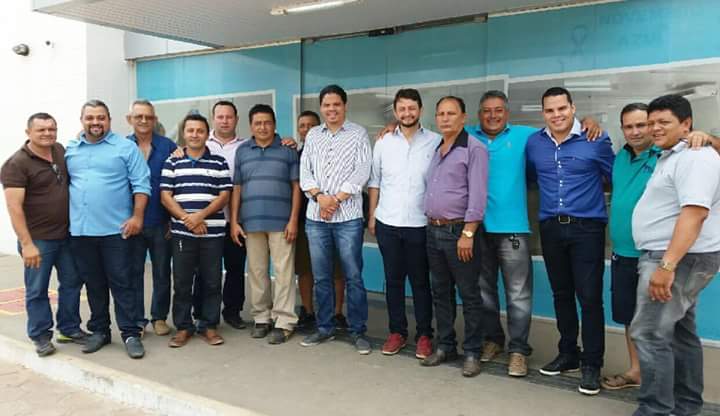  Luciano Genésio reunido com prefeitos eleitos e reeleitos do município
